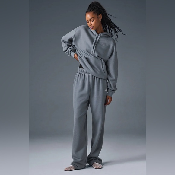 ALO YOGA | Accolade Straight Leg Sweatpant in Steel Grey - Picture 4 of 5